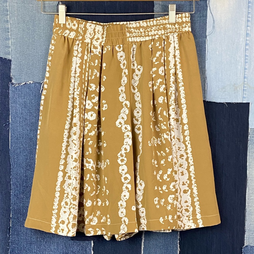 Silky Lightweight Elastic Waist Printed Walking Shorts Sz L